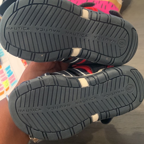 Nautica kids shoe - size 6, never worn - Picture 3 of 4
